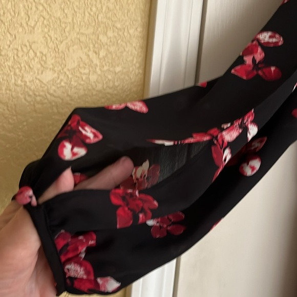 Roz & Ali Floral V-Neck Blouse w/Multi-Slit Chiffon Sleeves - Size 2X - Picture 3 of 10